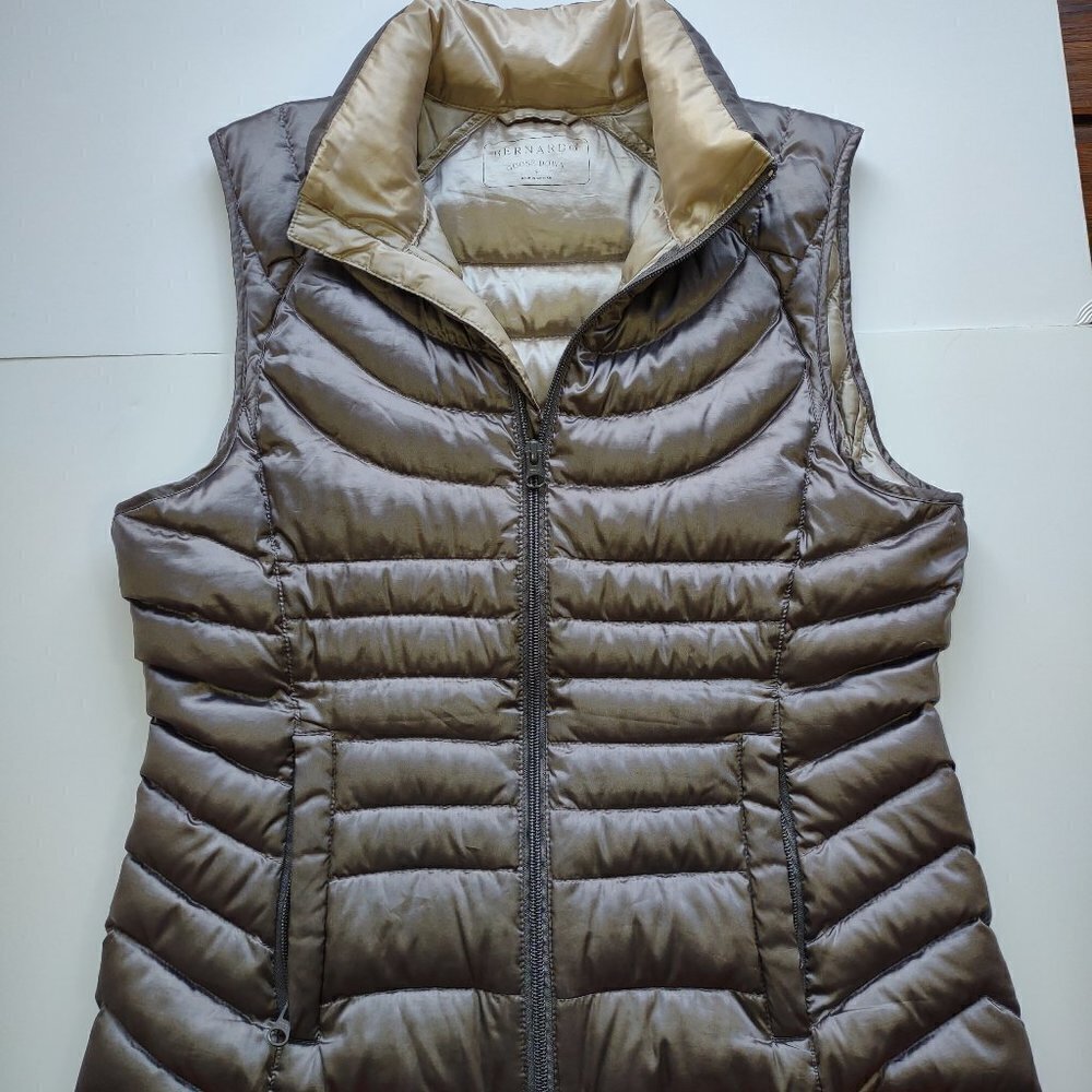 Bernardo Quilted Goose Down Puffer Vest Size Small Metallic Quiet Luxury